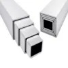 Tube carré en alliage d'aluminium 6063-T5 ASTM B241, 50x50mm, épaisseur 2mm, longueur 5,8m, infiniment polyvalent et facile à fabriquer.