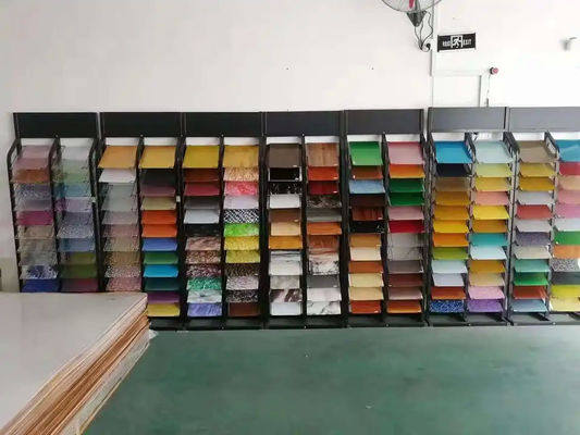 Feuille acrylique moulée résistante aux UV GB/T 7134, feuille acrylique moulée de largeur personnalisée Standard pour l'affichage