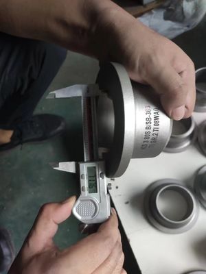 ASTM B366 a forgé la prise en acier 4" raccord fileté mâle de tuyau d'acier d'alliage de prise de tuyau