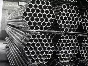 Tube en acier sans soudure à extrémités filetées avec surface polie et longueur personnalisée pour applications industrielles