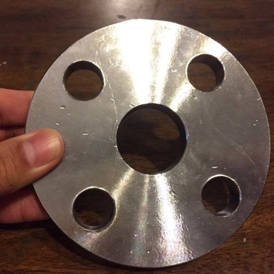 La bride soudée par acier au carbone de gigaoctet a forgé la bride soudée plate de fer en forme spéciale de 10 kilogrammes Q235B adapté aux besoins du client