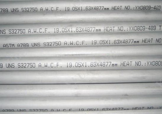 Pipe en acier inoxydable super duplex pour le pétrole et le gaz