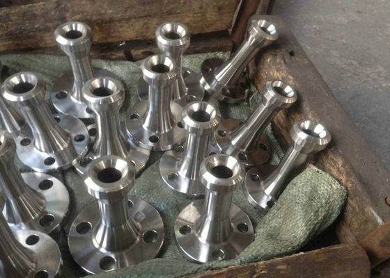 Flanges en acier allié carré certifié ISO en plusieurs dimensions pour soutenir divers projets d'ingénierie et de construction