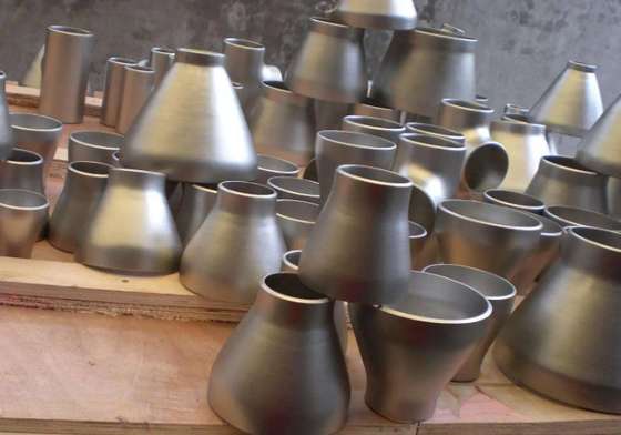 Les garnitures A403 de soudage bout à bout de réducteur de garnitures de tuyau d'acier évaluent le réducteur de l'escroquerie WP347